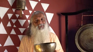 How to PLAY  Singing BOWLS  by  master AKHILANKA from India