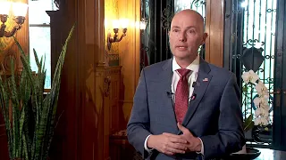 Gov. Spencer Cox addresses law enforcement, family of fallen officer struck on Utah interstate