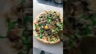 Slicing through the Mushroom caramelized onion PIZZA!!!🍄🍕🍄
