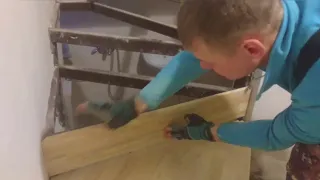 Деревянная лестница на металическом каркасе