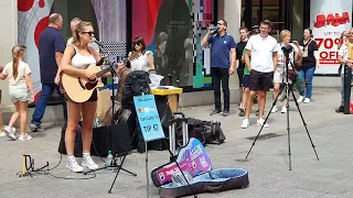 20220717 Allie Sherlock dans les rues de Dublin