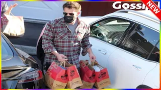 OMG!!!J Lo's beau Ben Affleck loads a new Tesla car with books in Brentwood, California