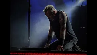 SE QUIEBRA EL LÍDER DE METALLICA; ME SIENTO VIEJO DICE MIENTRAS LLORA EN PLENO CONCIERTO