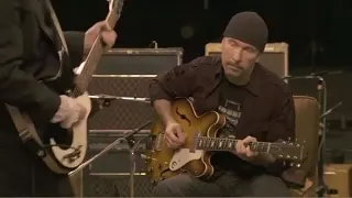 Jimmy Page le explica a Jack White y The Edge cómo compuso el famoso riff de "Kashmir"
