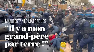 Des policiers chargent et matraquent violemment des manifestants, le 23 mars à Paris