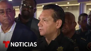 Buscan a sospechoso de dispararle a policía en Houston | Noticias Telemundo