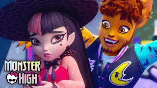 Draculaura Gets Embarrassed By Clawd! | Monster High