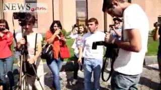 Eight activists detained near Yerevan municipality