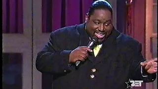 COMEDIAN "BRUCE BRUCE" DESTROYING AUDIENCE MEMBERS...TOO FUNNY!!