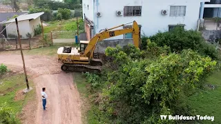 Full video Works Well of Professional Operators Excavator Dig the Forest   Around home