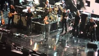 Roger Waters & Eddie Vedder - Comfortably Numb 12/12/12 Sandy Relief