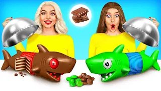 Comida Real VS Comida de Chocolate | Competição Achocolatada & Preparo de Doces por RATATA POWER