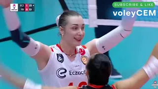 Irina Voronkova'nın Anna Lazareva'yı Blokladıktan Sonraki Sevinci (Eczacıbaşı vs. FB, 14.01.2023)