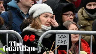 Hundreds gather for Alexei Navalny funeral amid heavy police presence