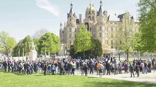 Jeder Mensch braucht seine vier Wände: Demonstration in Schwerin