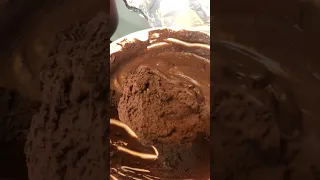 Mousse de chocolate 100% saudável e cremoso fica muito aerado e gostoso 🤤 #Shorts