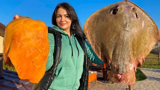 A Huge 10kg Sea Stingray Fried in the Oven! How to cook Stingray Liver deliciously?