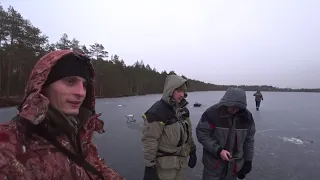Провинциальная рыбалка на болотном озере. Открытие зимнего сезона 2020 - 2021 г.