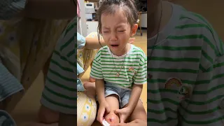 넘어져서 처음으로 무릎 까진 5살 설이.. ㅠㅠ #shorts