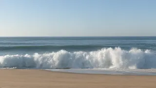 Relaxing Ocean Waves Crashing on the Beach - Relaxing Sounds of Nature - 4K UHD