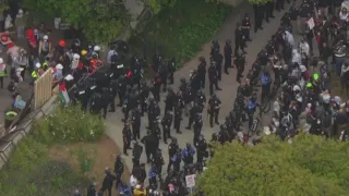 Protesters, police clash on UCLA campus