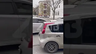 В Южно-Сахалинске в пятницу вечером не смогли разъехаться две "Тойоты"