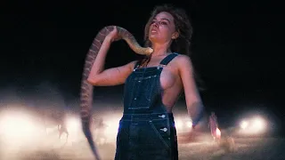 Margot Robbie VS Un Serpent