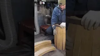 A whiskey barrel DIY. Assembling a wooden barrel...
