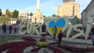 Khreshchatyk and Independence Square (Nezalezhnosti Square, Maidan Nezalezhnosti). Kyiv, May 2017.