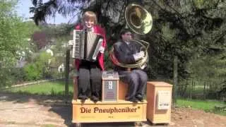 Die Pneuphoniker stellen sich vor: das selbstspielende Akkordeon-/Sousaphonorchester