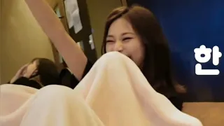 Tzuyu and Chaeyoung make Twice laugh feat. Dahyun 😂