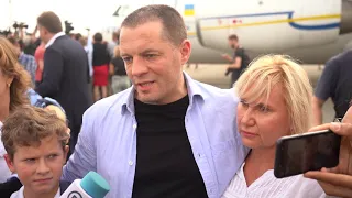 В'язень Кремля Роман Сущенко повернувся додому