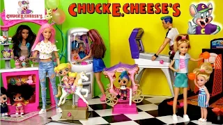 La Familia LOL Goldie Jugando en Chuck E Cheese - Maquina la Garra!