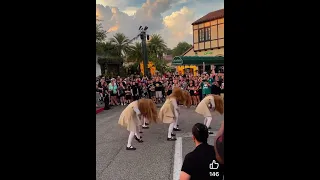 Megan doing there thing at hhn 32 amazing to see.please subscribe