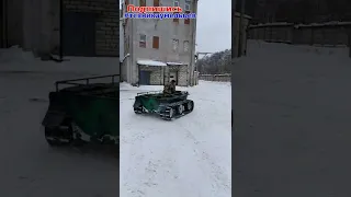 Самодельный гусеничный вездеход разворот на месте. U-turn on a homemade all-terrain vehicle