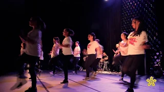 Coreografia de "We Will Rock You" - Sintonia Escola de Dança (part - Sound Escola de Música)