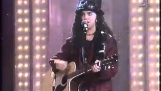 Linda Perry. Whats up......