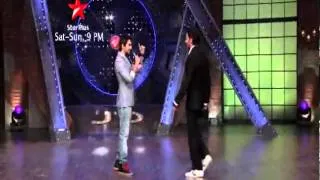Hrithik Performs on his Signature Step on Request by Ayushmann - Just Dance