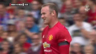 Paul Scholes' Superb 40 Yard Pass To Rooney Just like the old days