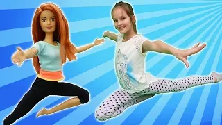 Новый тренер Барби - Прыжки в Школе гимнастики. Видео с куклами