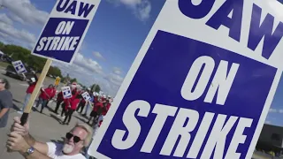 Auto workers strike reaches day 5, UAW president threatens to expand it if deal isn't reached Friday