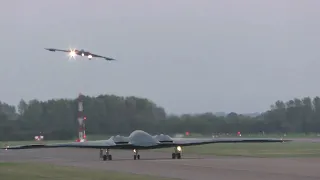 🇺🇸 B-2 Bomber Short Final At Raf Fairford