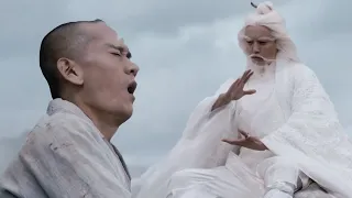 The old hermit passed down his lifelong kungfu, the "North Ming Divine Art," to the young monk.