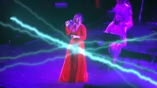 Björk - All Neon Like (Vulnicura Live)