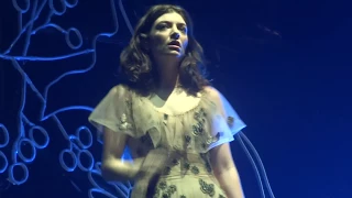 Lorde - Somebody Else (The 1975 cover) - Live In Paris 2017