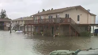 Water from San Joaquin River floods homes in Manteca