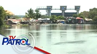 10 barangay sa Malabon lubog sa baha matapos masira ang floodgates ng MMDA | TV Patrol