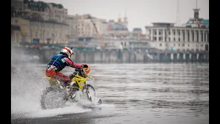 На мотоцикле  по воде, первый раз |  He decided to ride a motorcycle on the water!