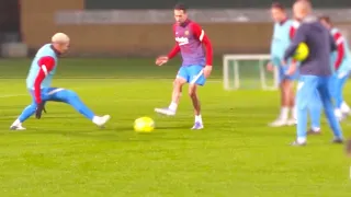 Sergio Busquets humiliate Ronald Araújo 😭😂  #shorts