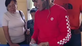 6ix9ine Gives Money To Poor School Students In Colombia | Tekashi69 Donates Money To Kids | Free 69